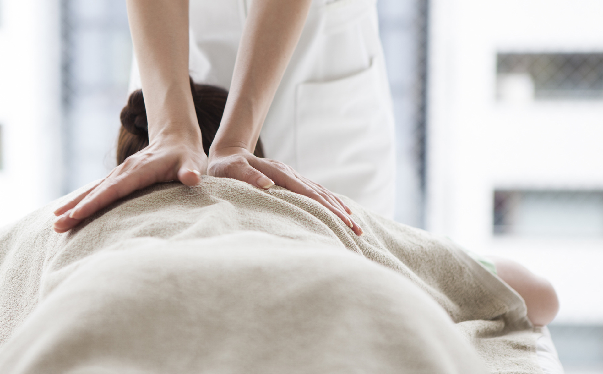 大阪市で猫背矯正を行っております